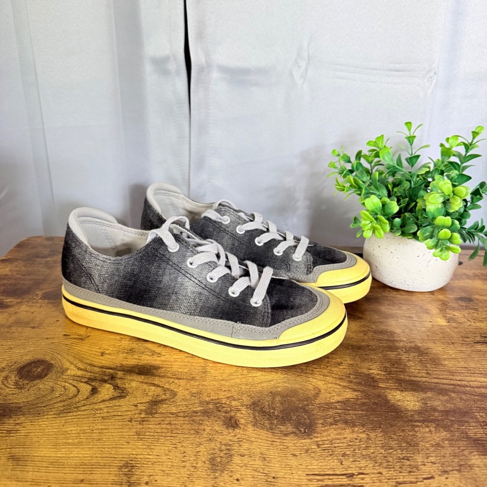 KEEN Elsa lV Sneaker Women 7 Gray Black Plaid Canvas Lo Top Casual Comfort Shoes